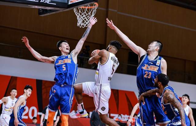  篮板王争夺激烈，内线霸主谁属