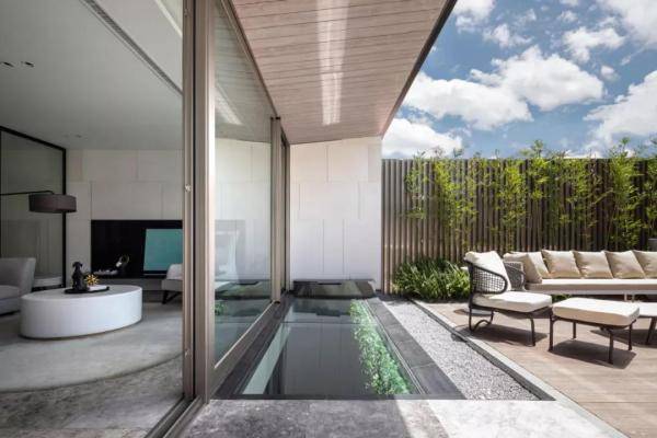  电竞周边产品热销彰显粉丝经济  