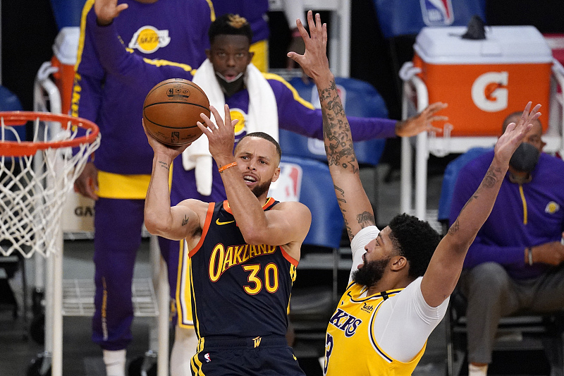  主场优势尽显，球迷助威声震四方