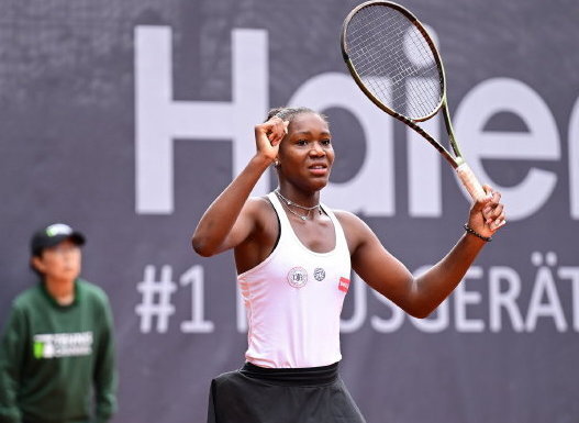  网坛老将宝刀未老，瓦林卡逆转进四强