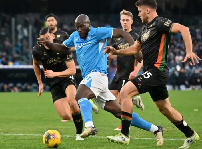  网坛常青树展韧性，费雷尔长盘鏖战告捷