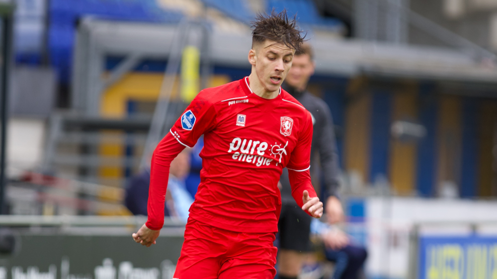  老将临危受命救主，率队惊险保级成功