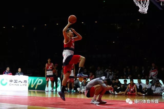  扣篮大赛惊艳全场，创意动作频现